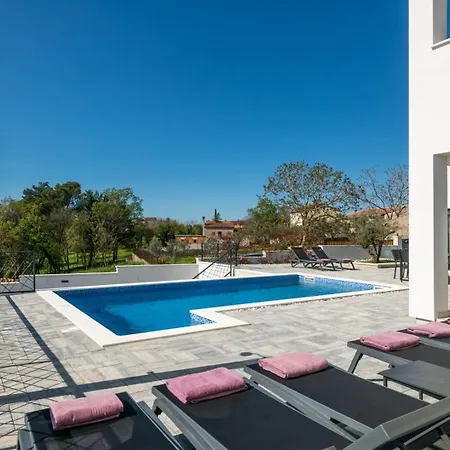 La Perla Villa *