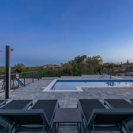 La Perla Villa *
